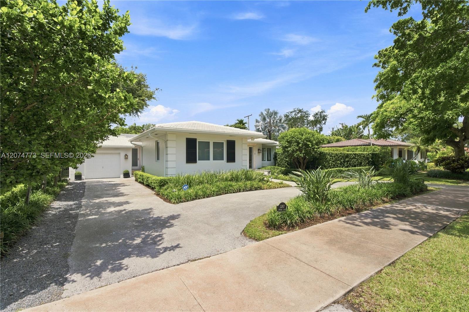 3267 Riviera Dr