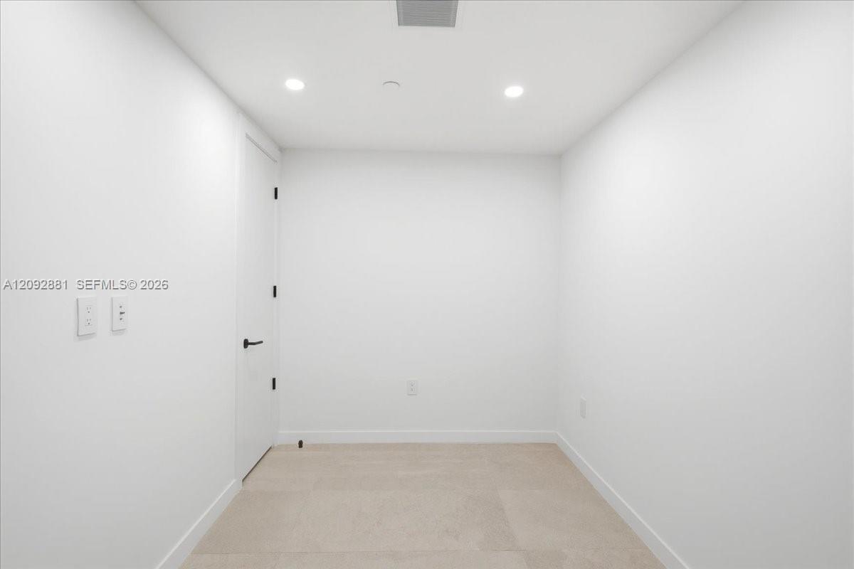 2200 Brickell Ave # 301