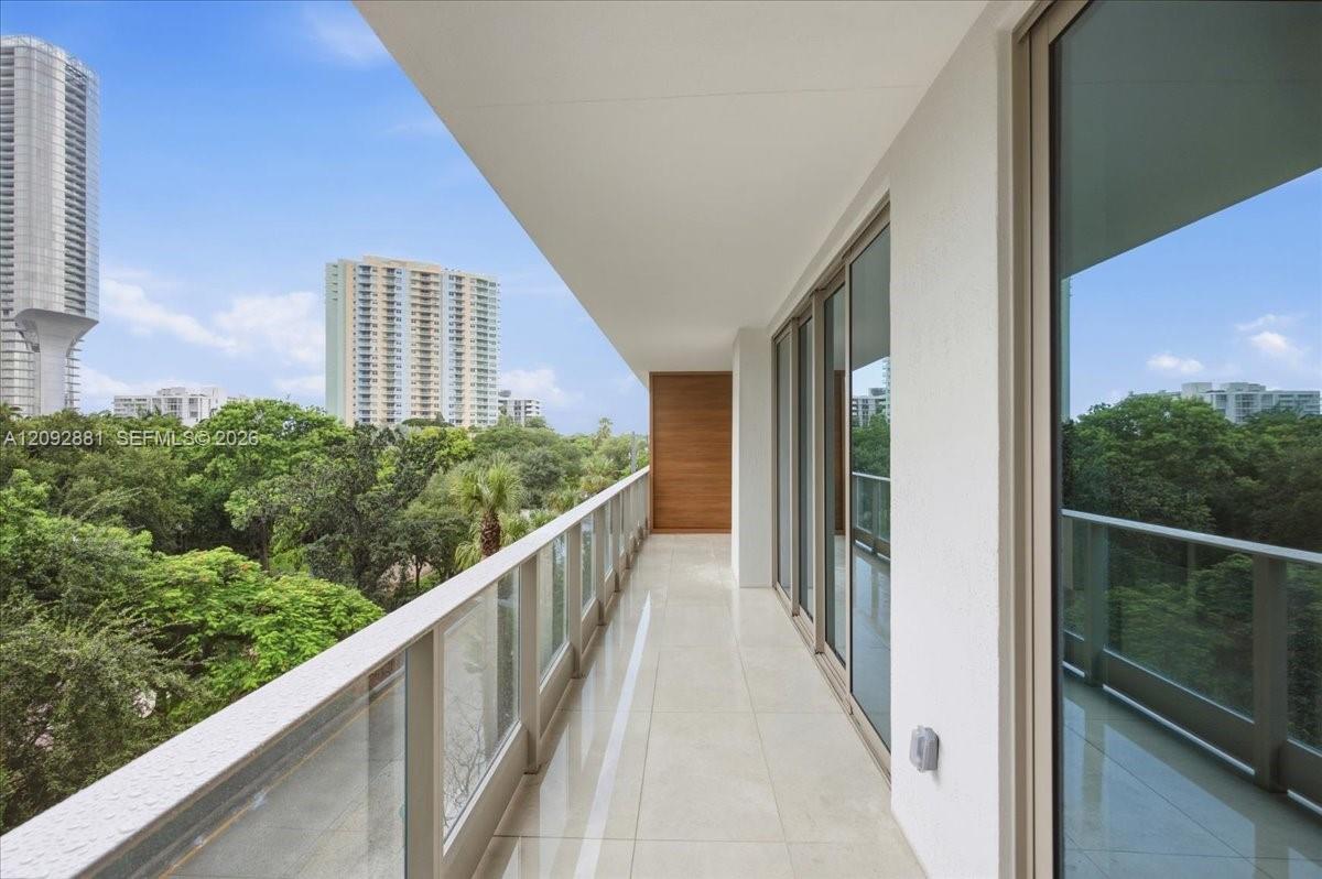 2200 Brickell Ave # 301