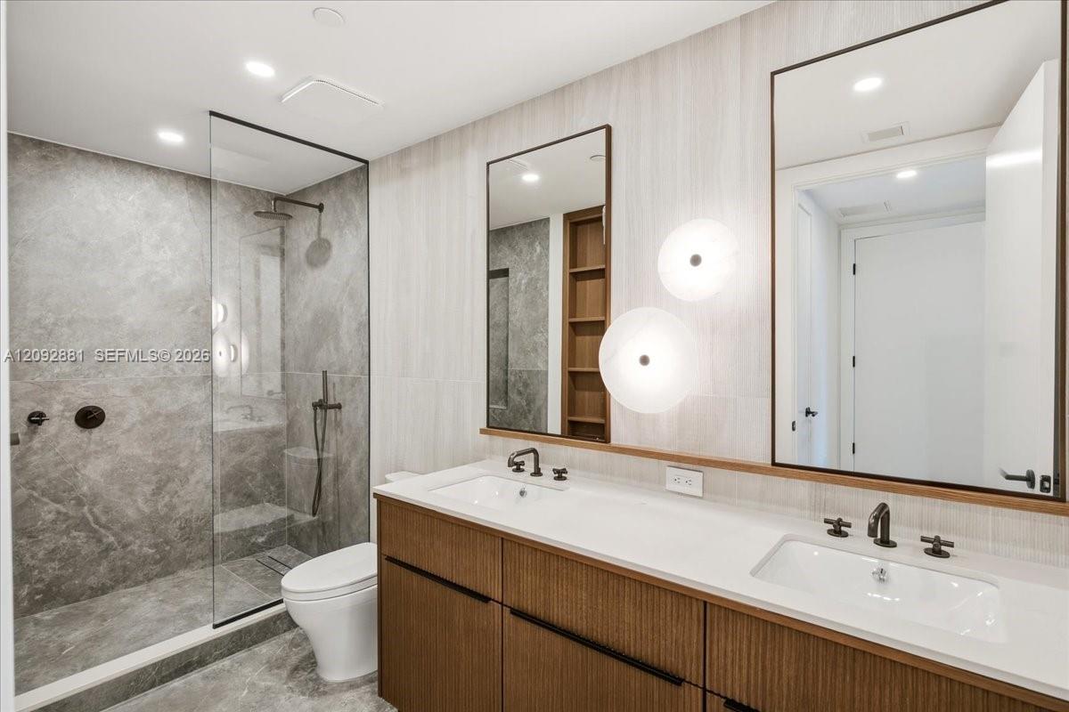 2200 Brickell Ave # 301