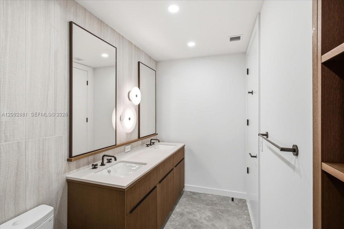 2200 Brickell Ave # 301