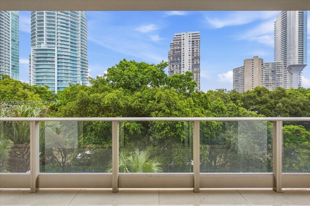 2200 Brickell Ave # 301