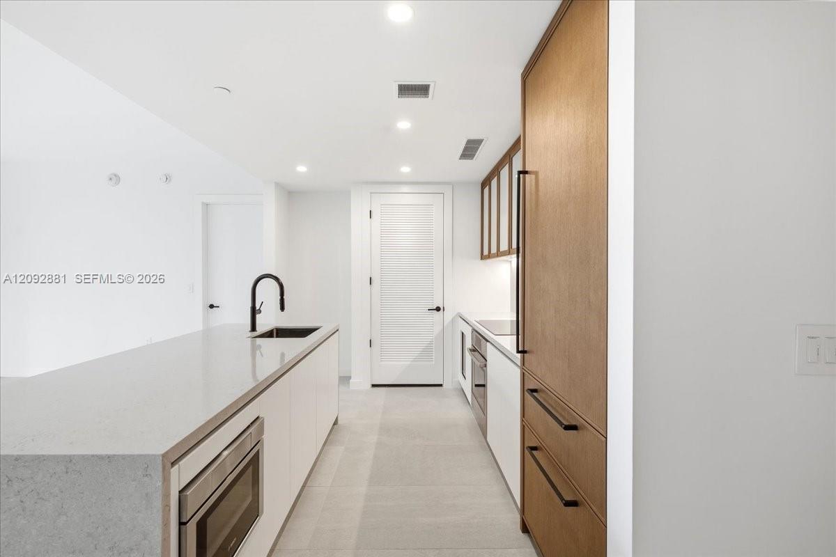 2200 Brickell Ave # 301