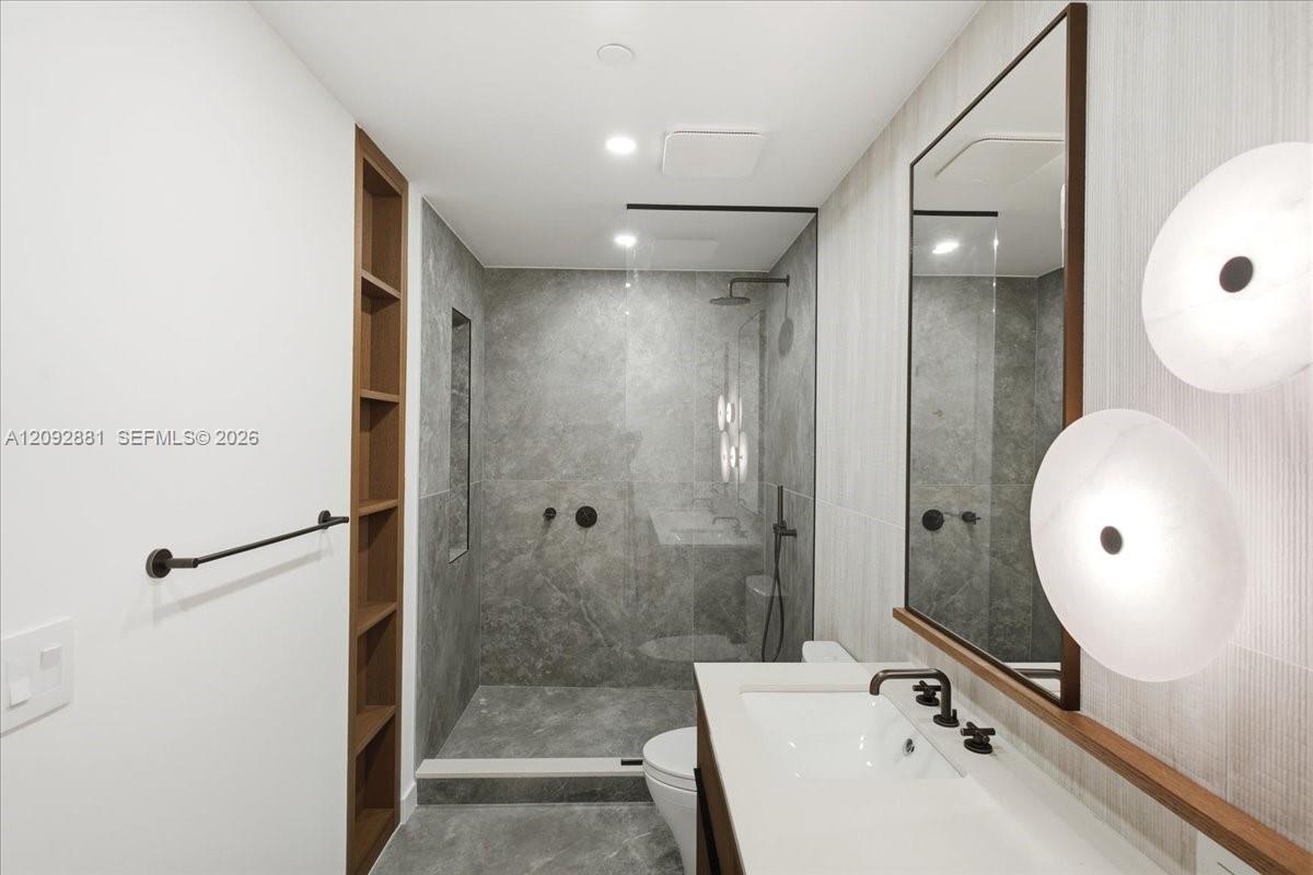 2200 Brickell Ave # 301