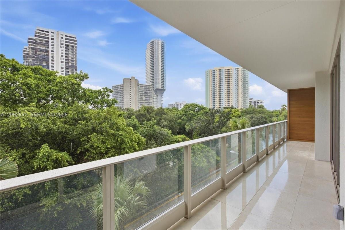 2200 Brickell Ave # 301