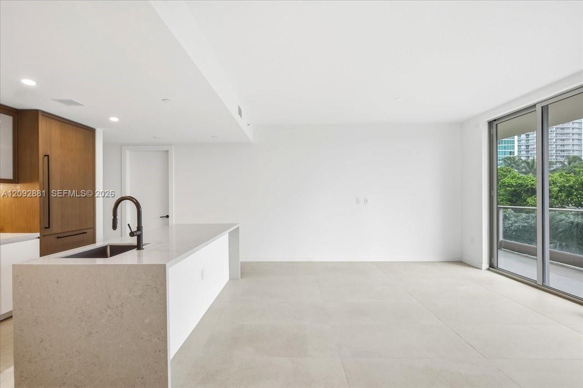 2200 Brickell Ave # 301