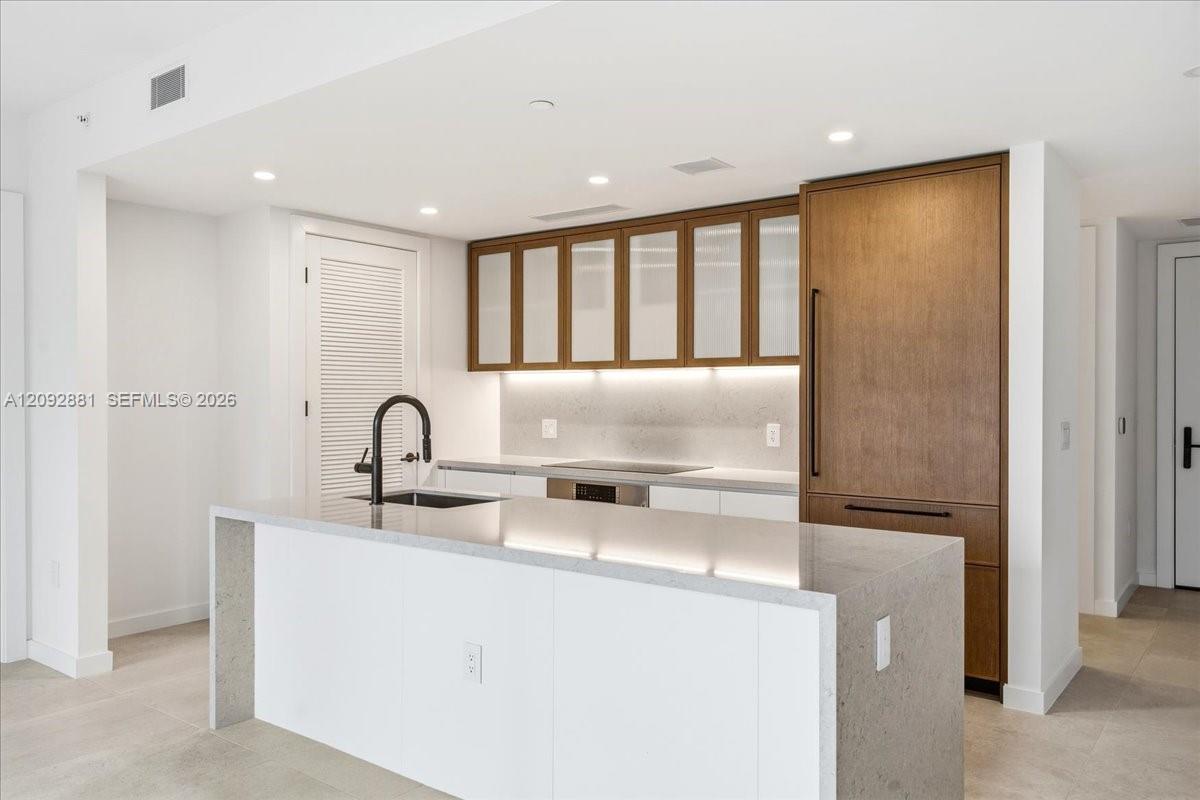 2200 Brickell Ave # 301