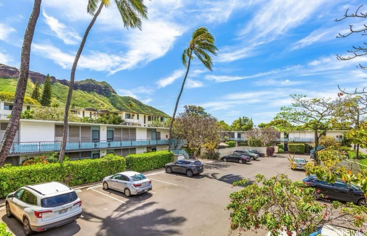 3810 Leahi Avenue 107