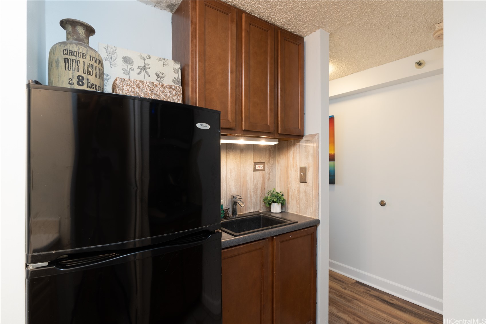 2463 Kuhio Avenue 806