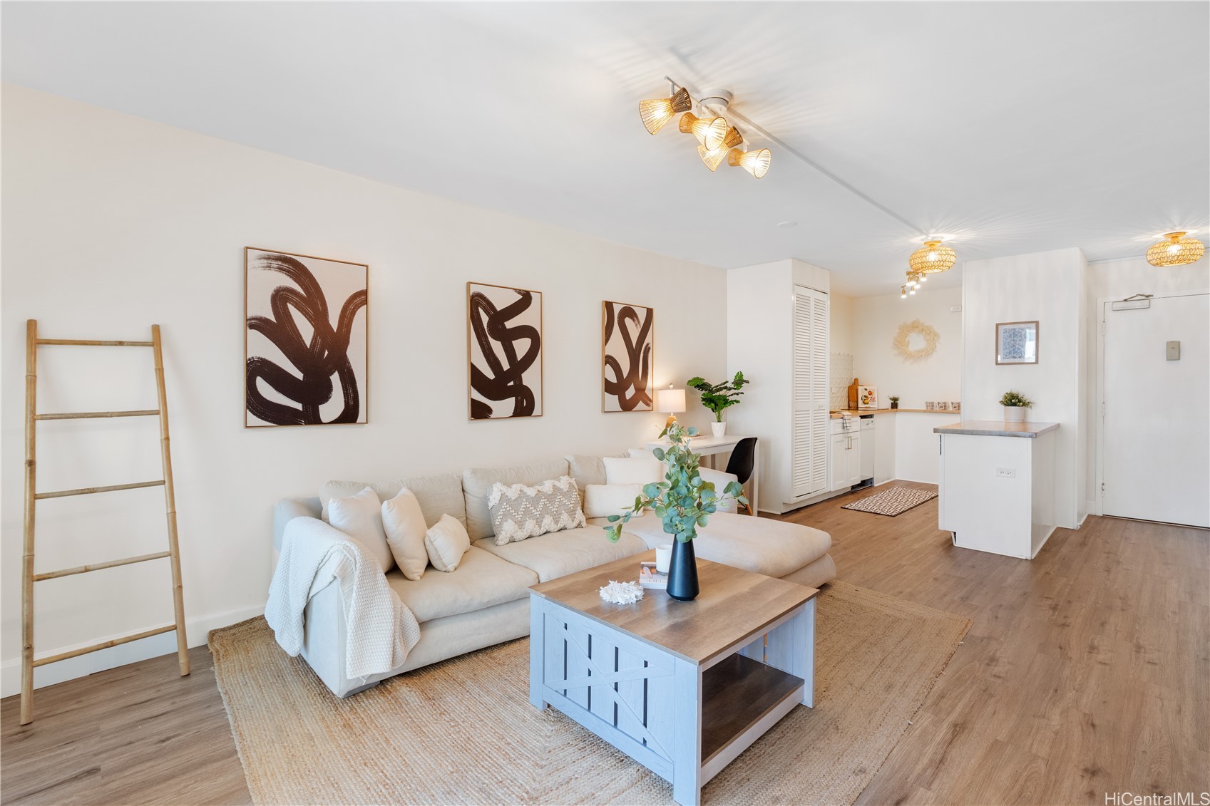 2465 Kuhio Avenue 1204