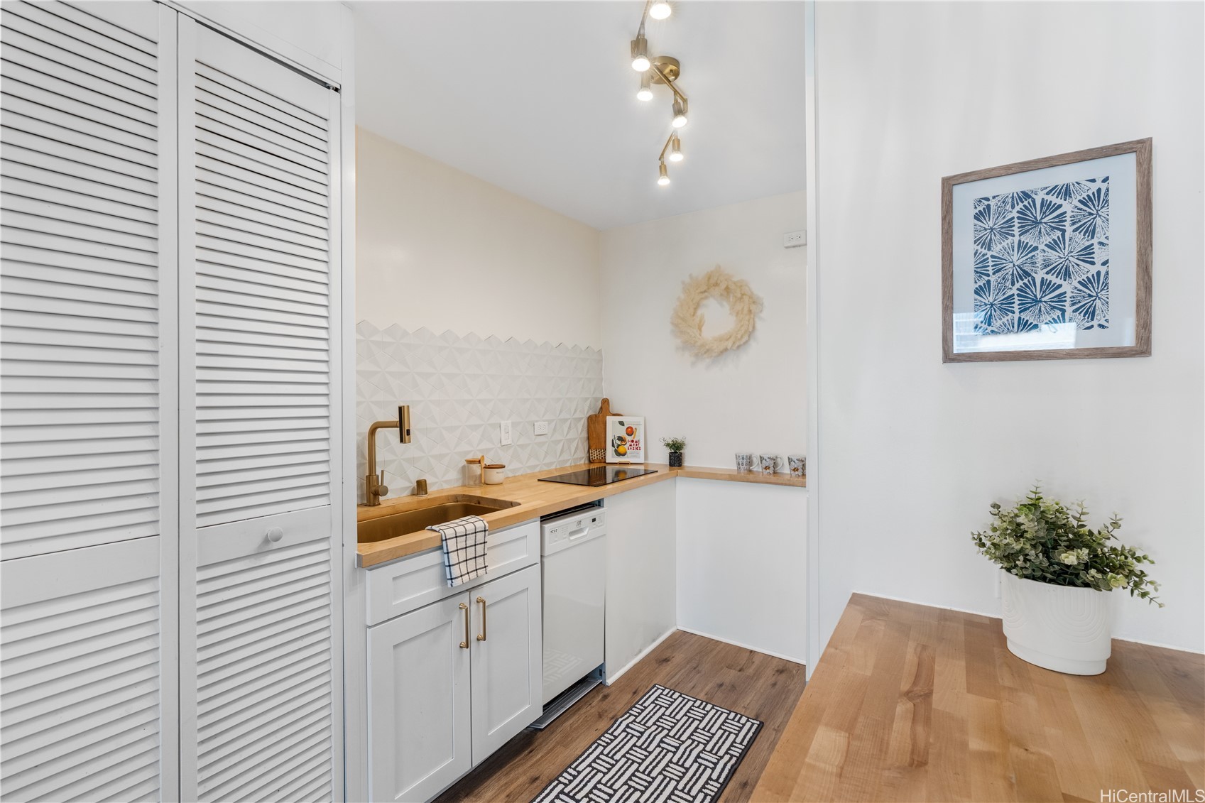 2465 Kuhio Avenue 1204