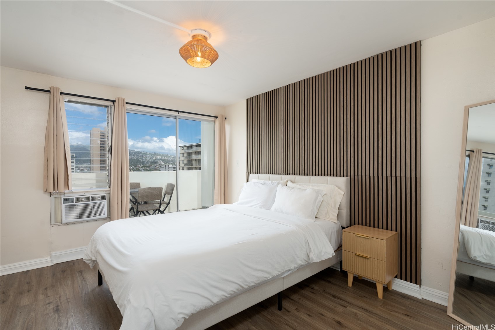 2463 Kuhio Street 1201