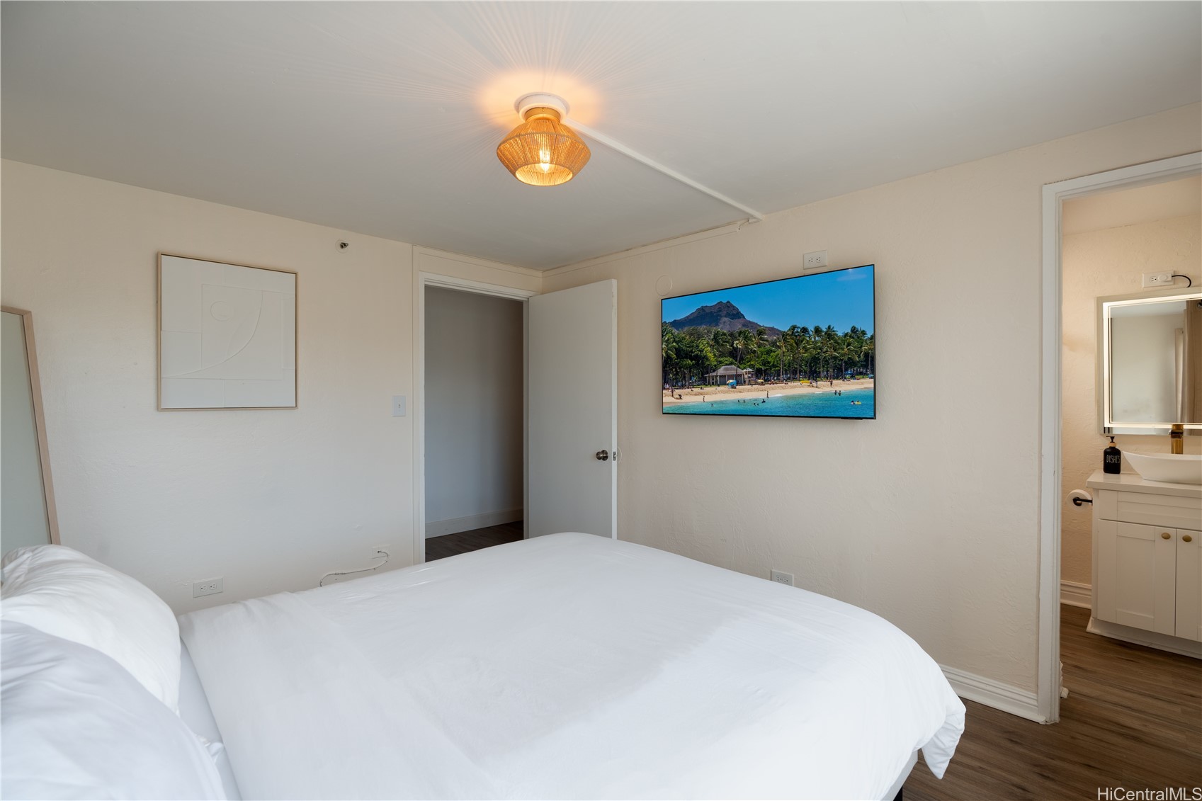 2463 Kuhio Street 1201