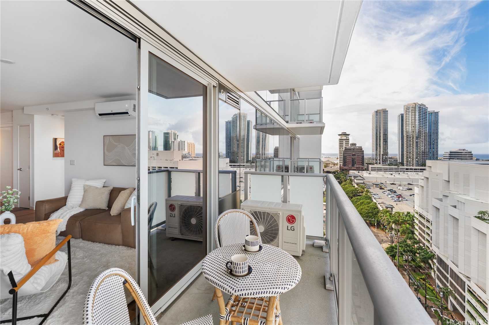 1515 Liona Street 1604