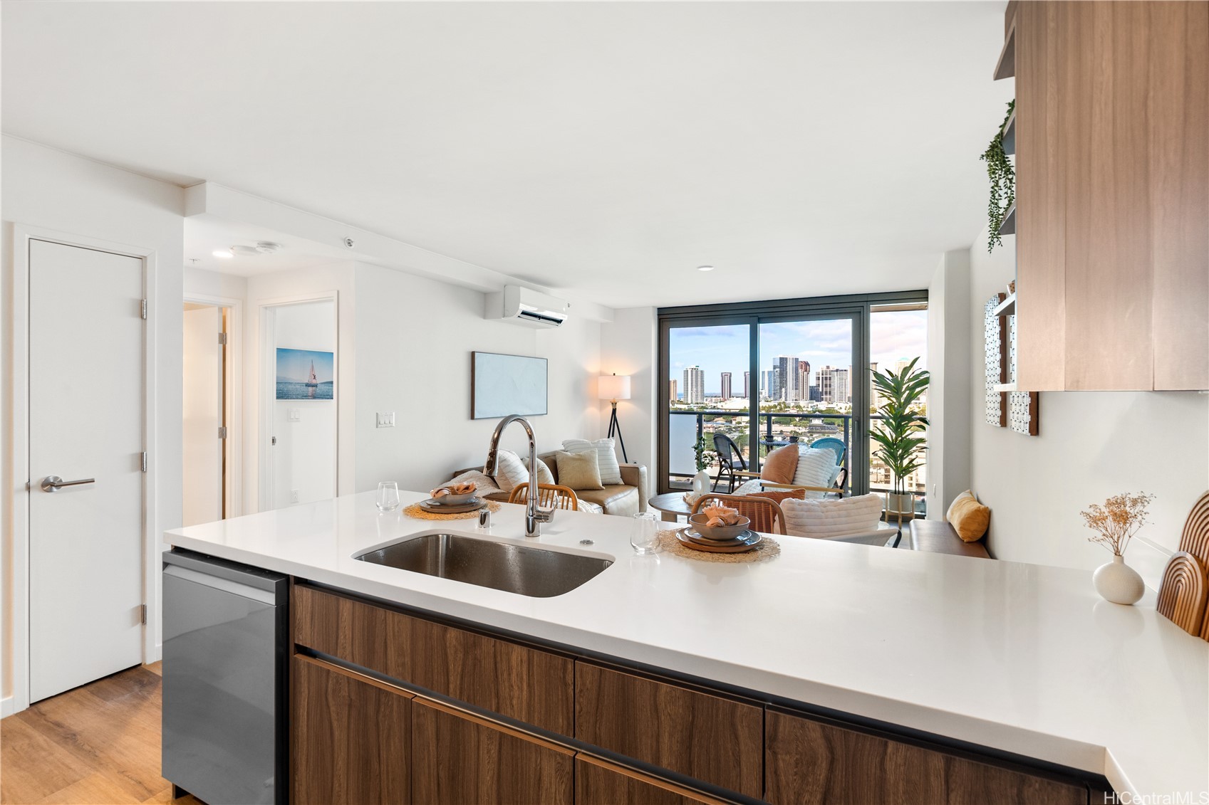 1515 Liona Street 1604