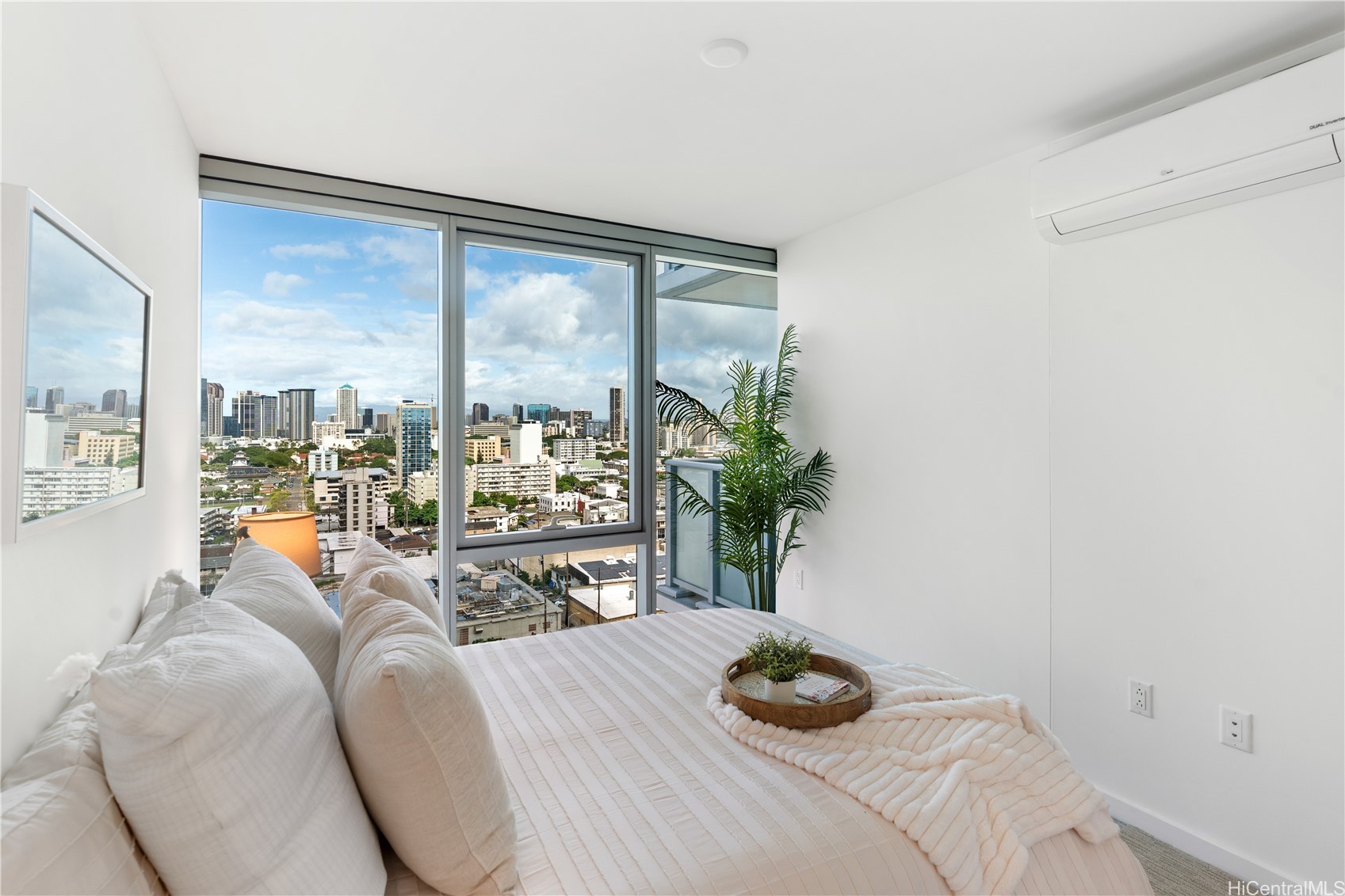 1515 Liona Street 1604