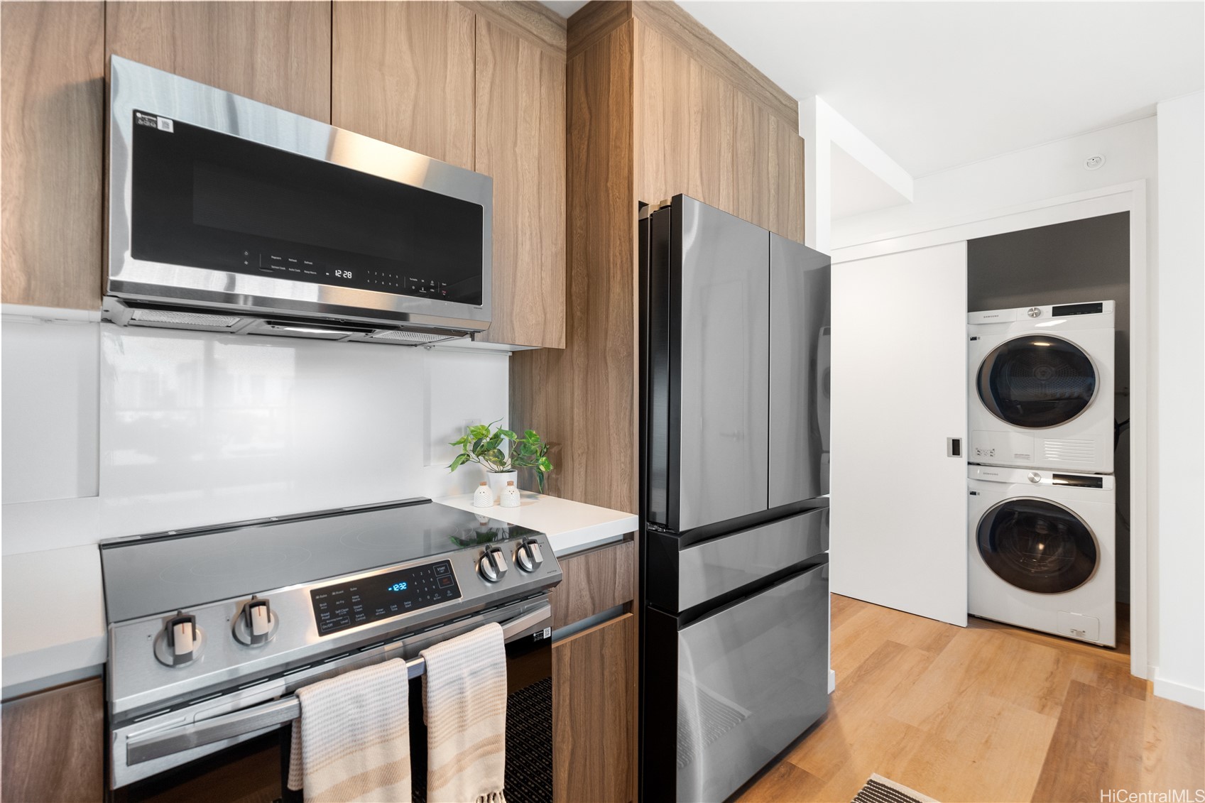 1515 Liona Street 1604