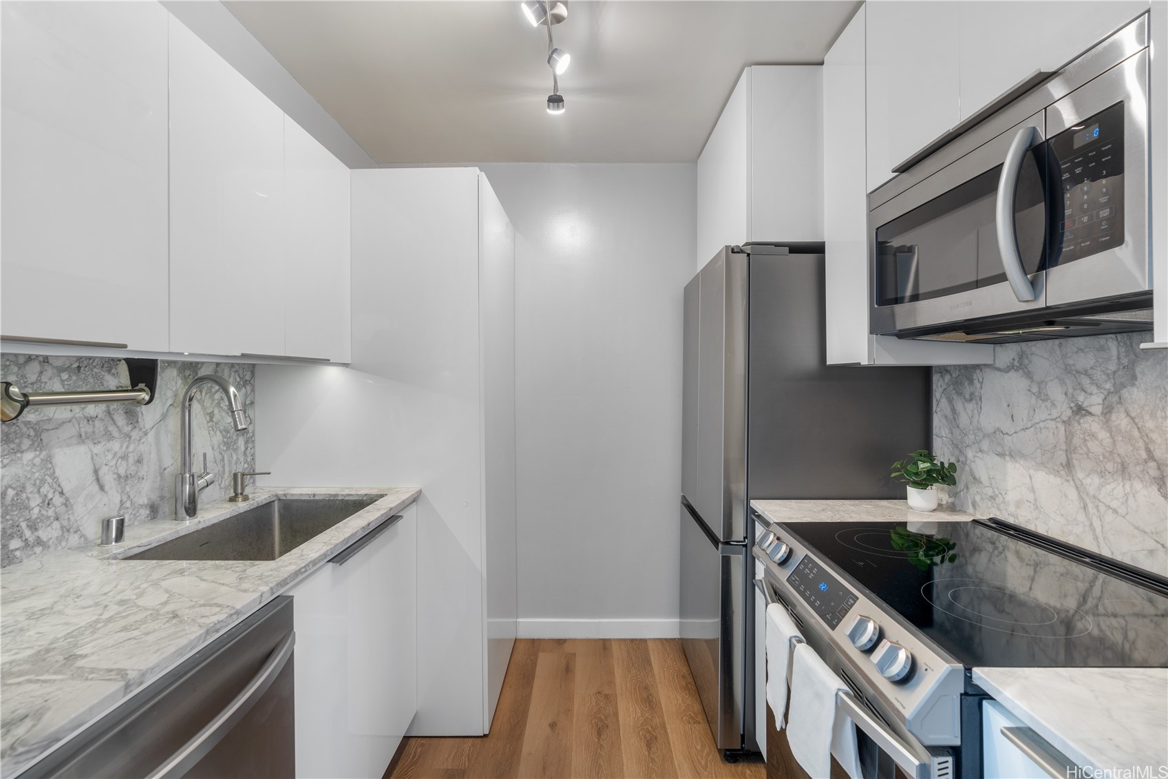 400 Hobron Lane 3314