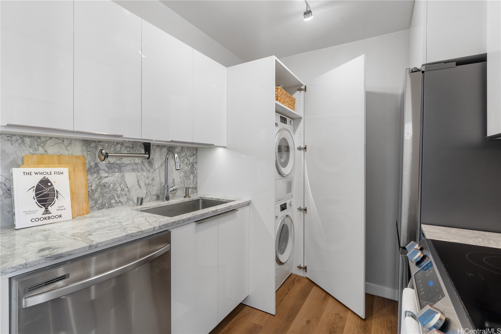 400 Hobron Lane 3314