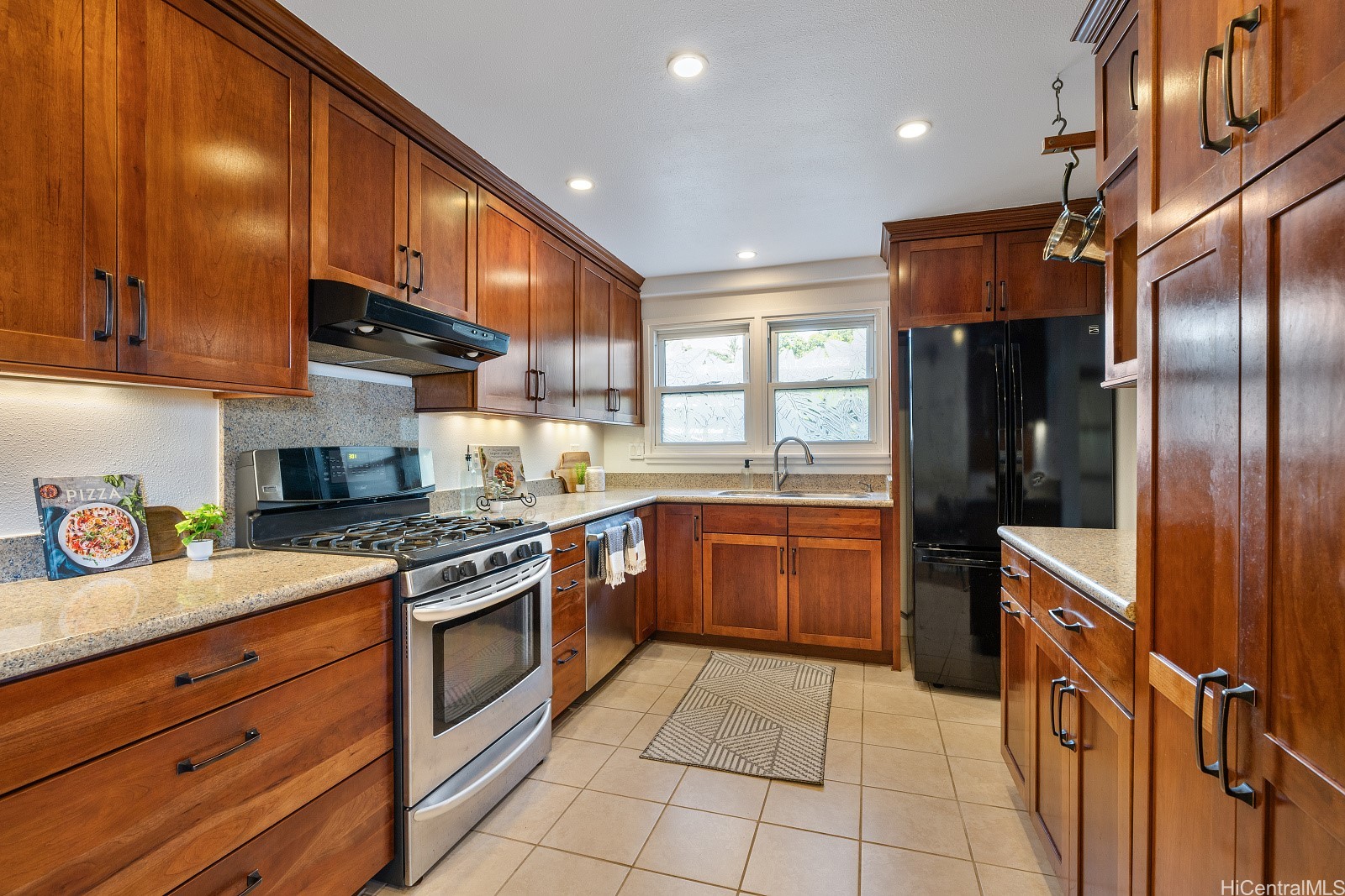 1812 Makuakane Street