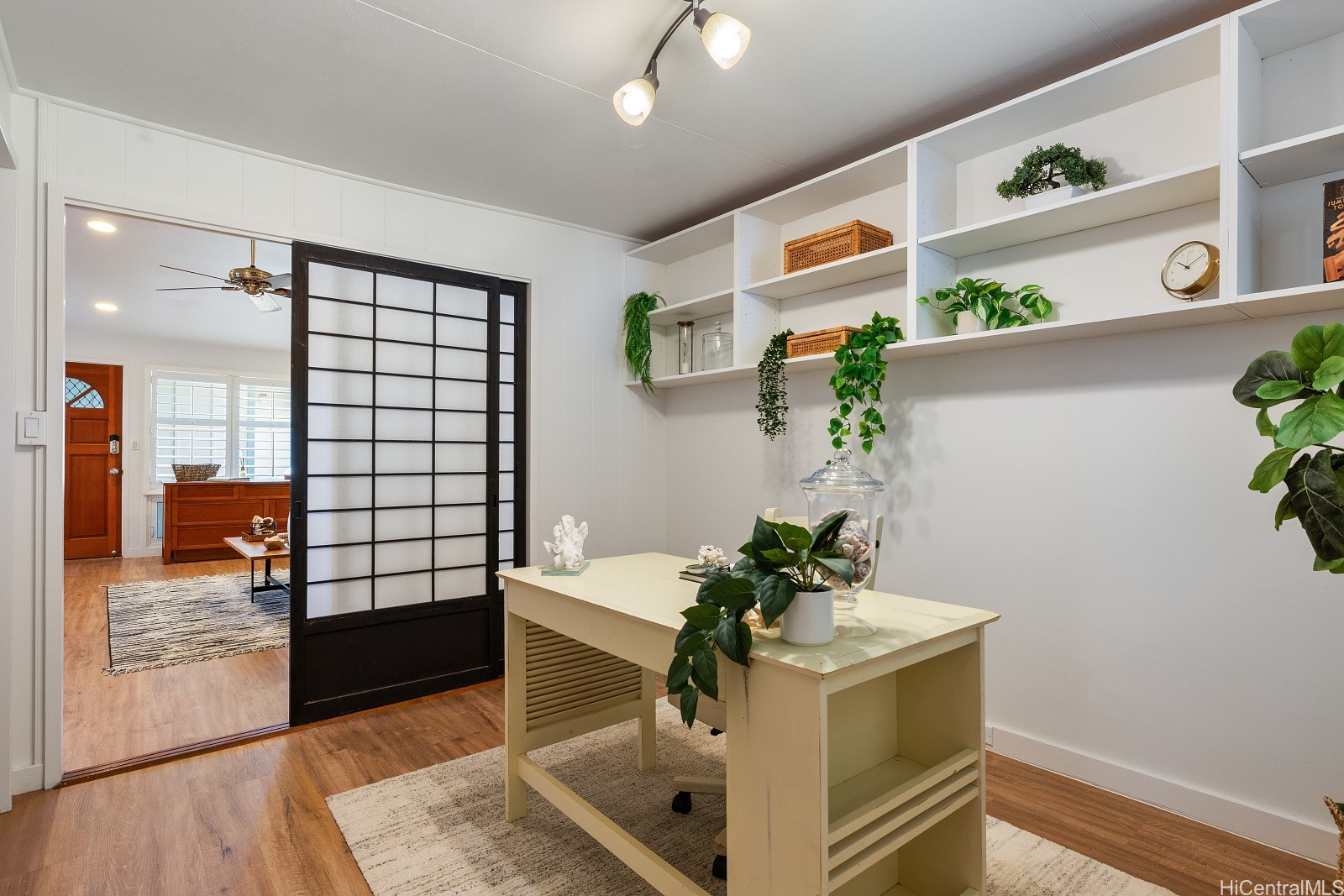 1812 Makuakane Street