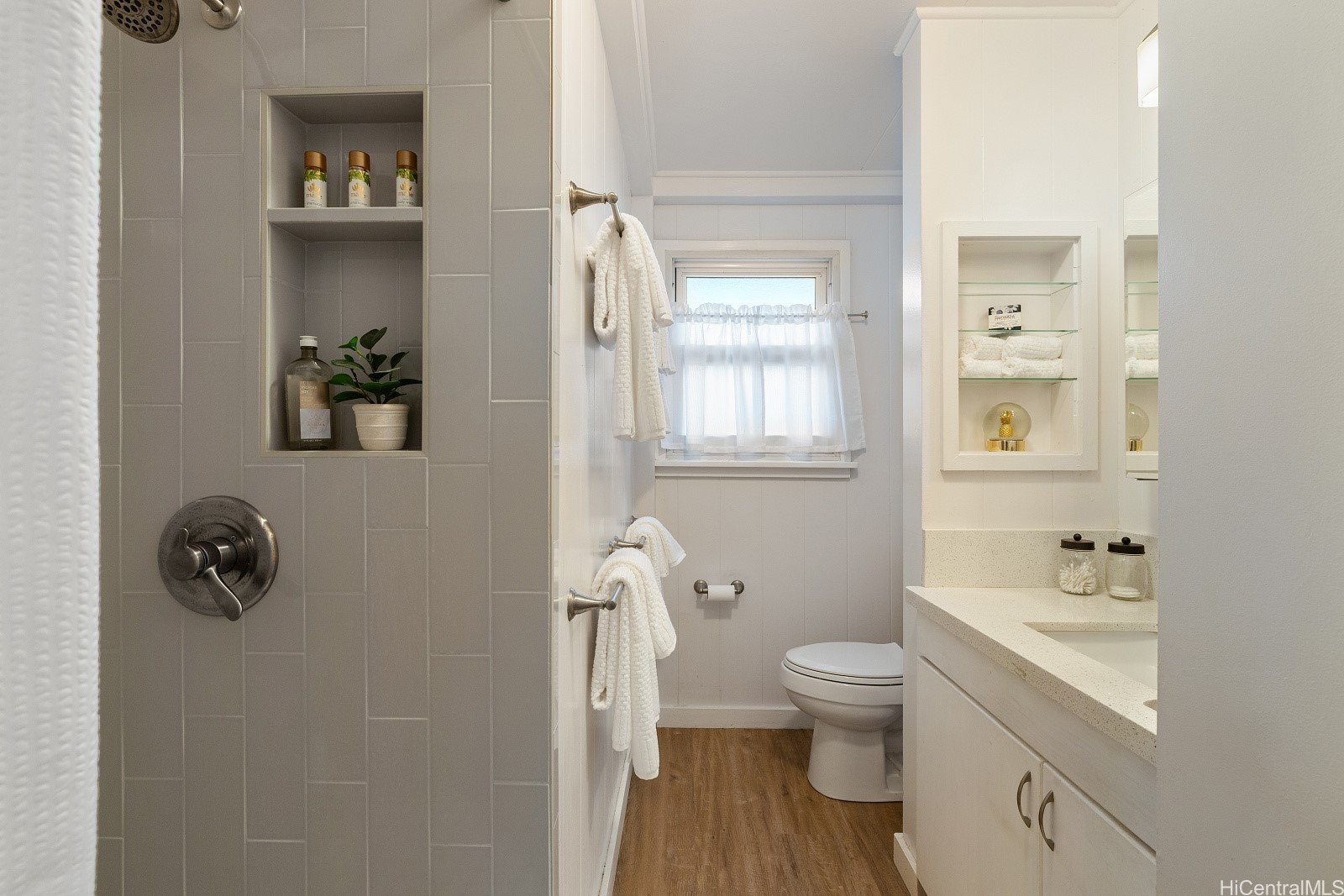 1812 Makuakane Street