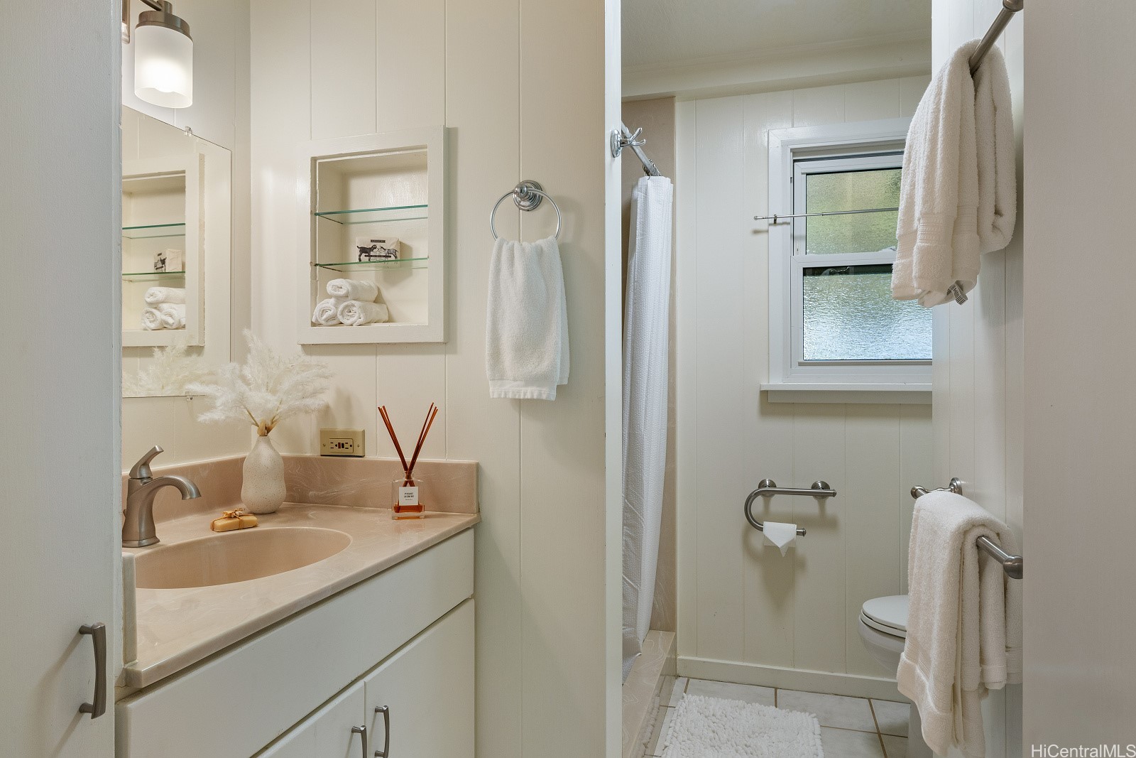 1812 Makuakane Street