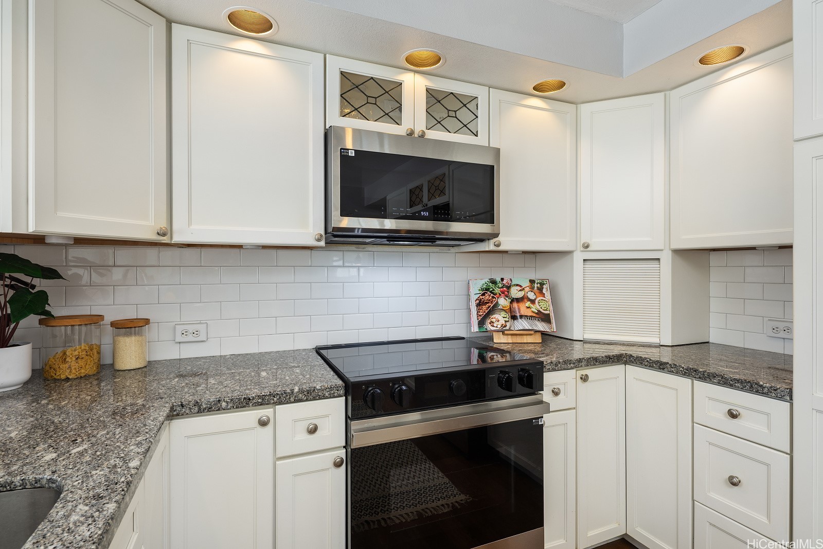 1361 Akalani Loop