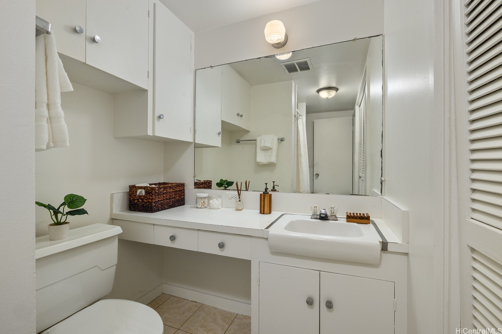 1610 Kanunu Street 306