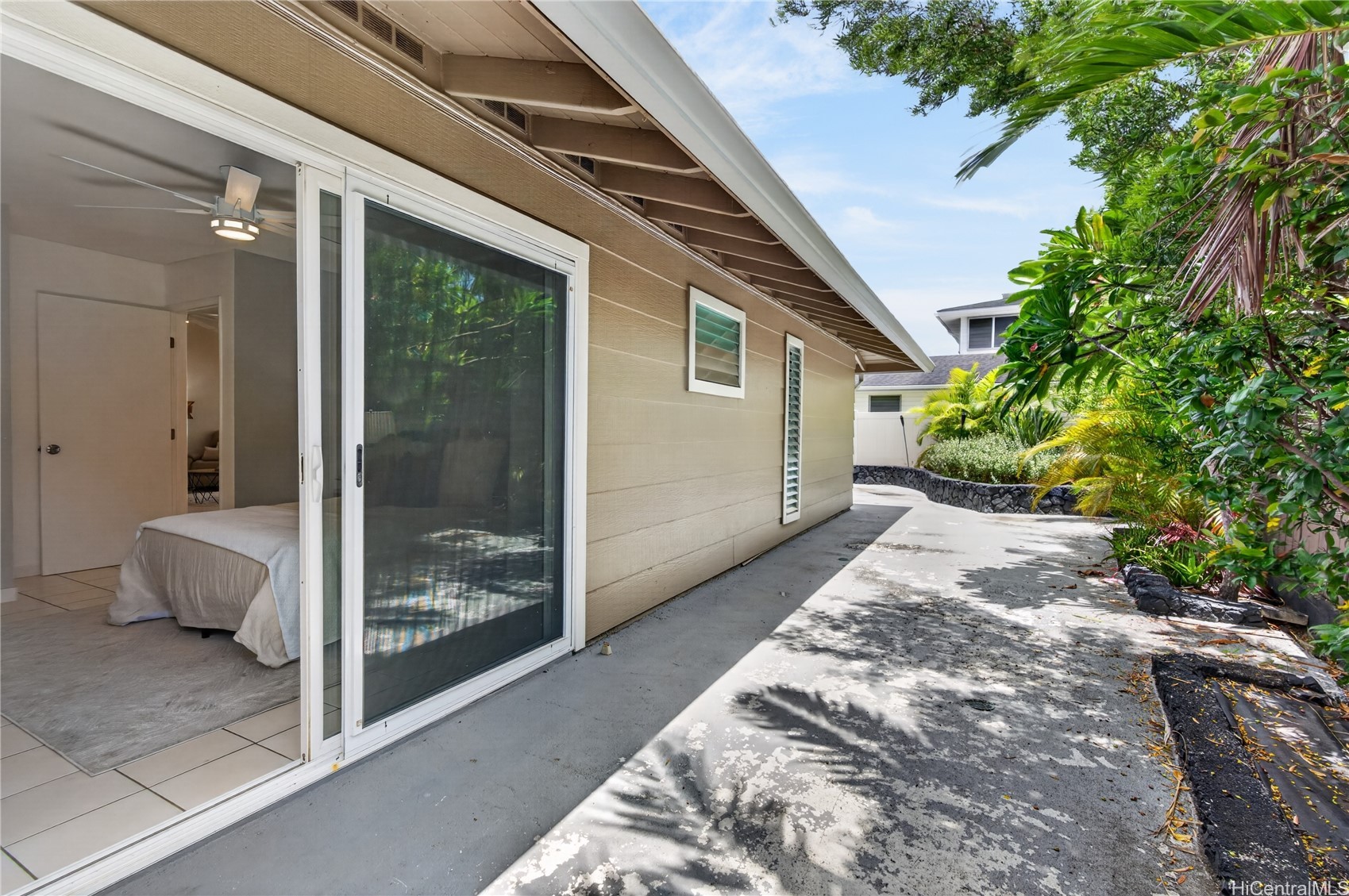 633 Keolu Drive