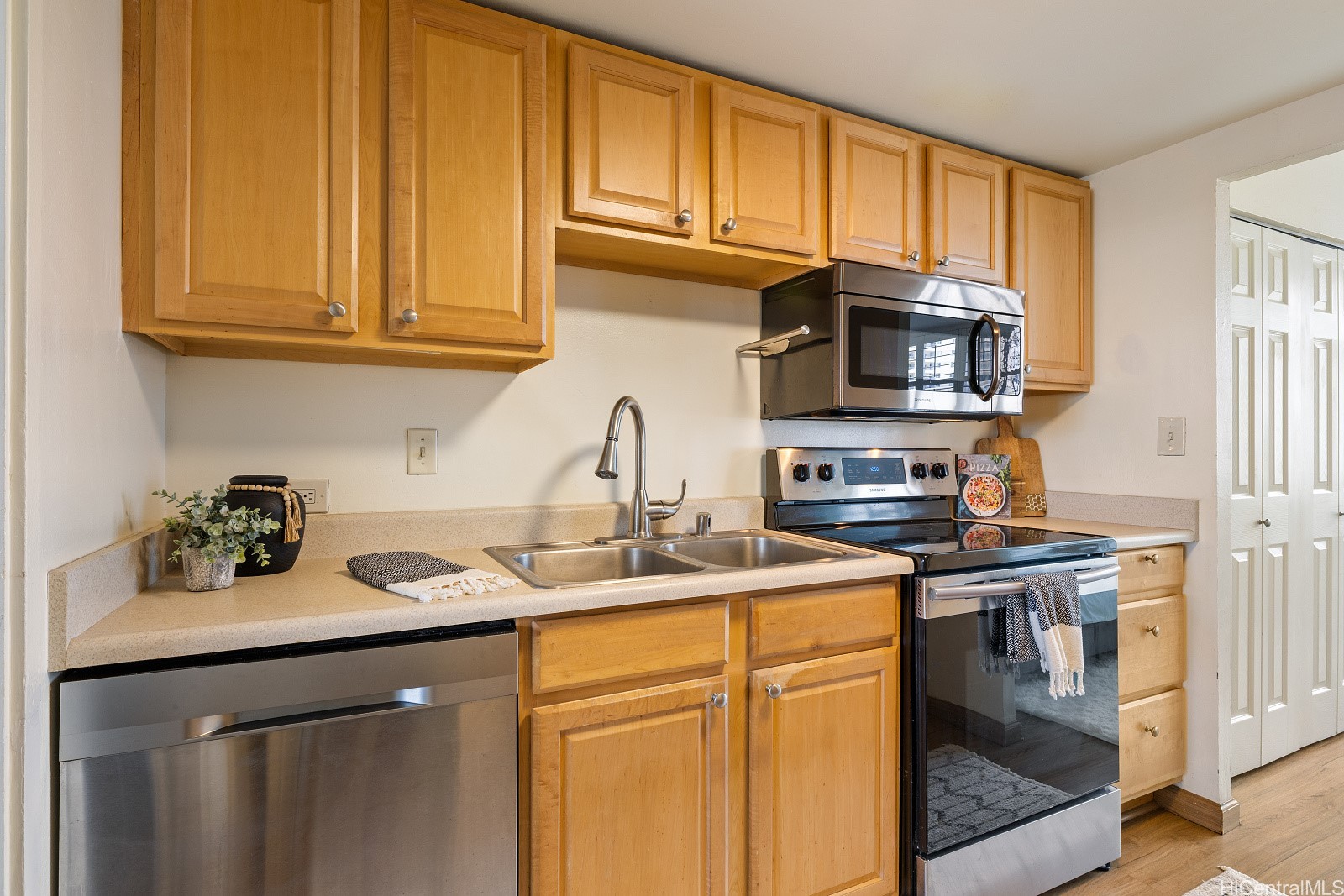1020 Green Street 711