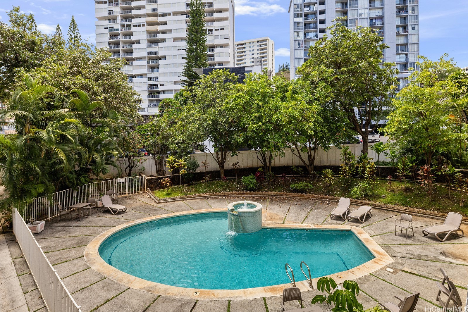 1020 Green Street 711