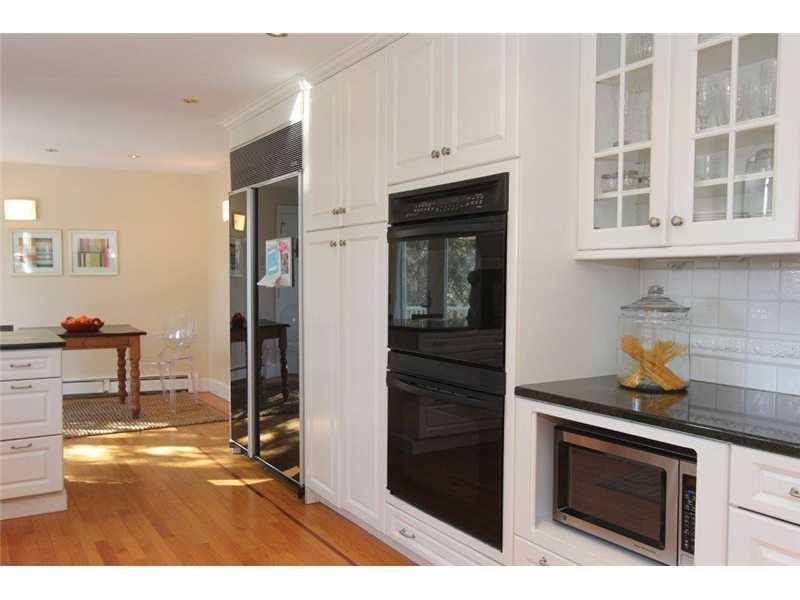 16 Hunts Point Road
