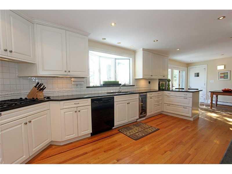 16 Hunts Point Road