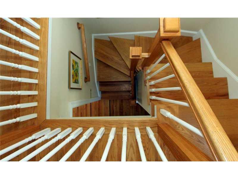 16 Hunts Point Road