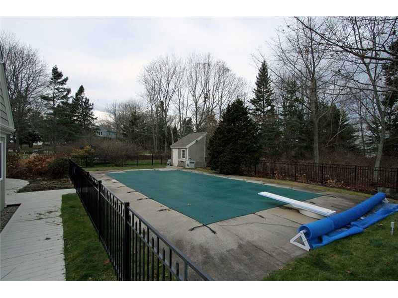 16 Hunts Point Road