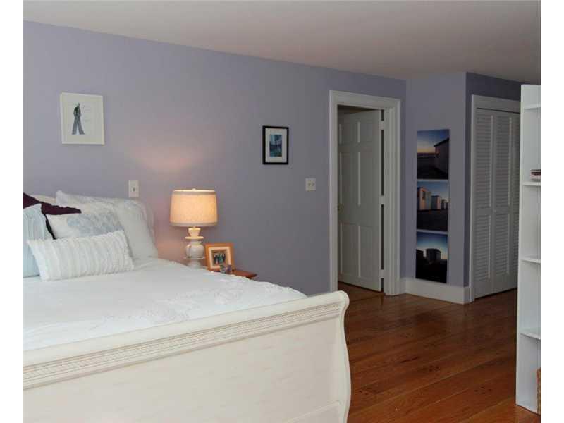 16 Hunts Point Road