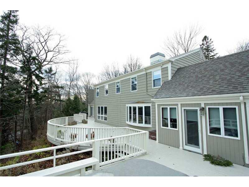 16 Hunts Point Road