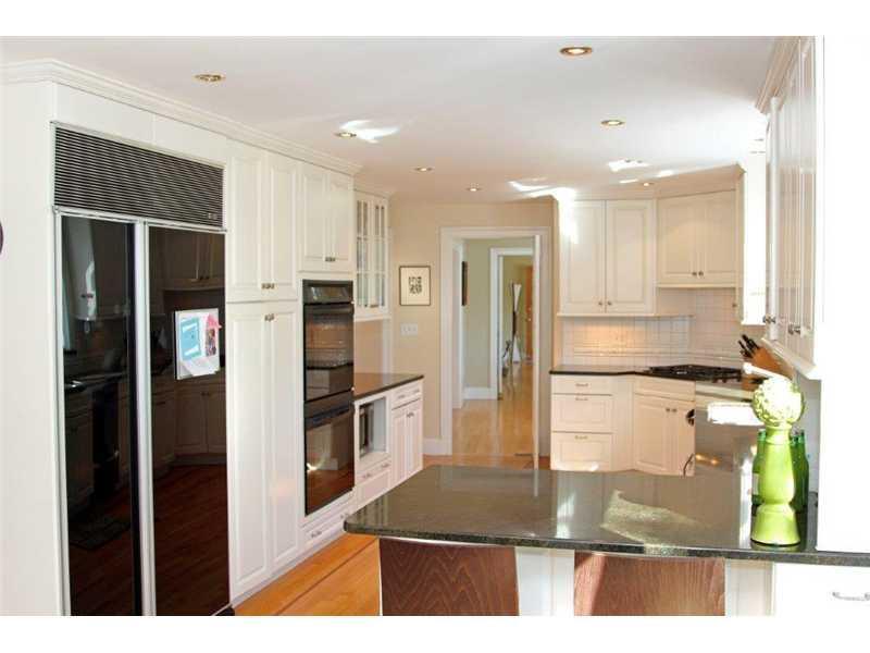16 Hunts Point Road