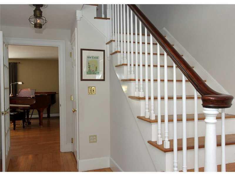 16 Hunts Point Road