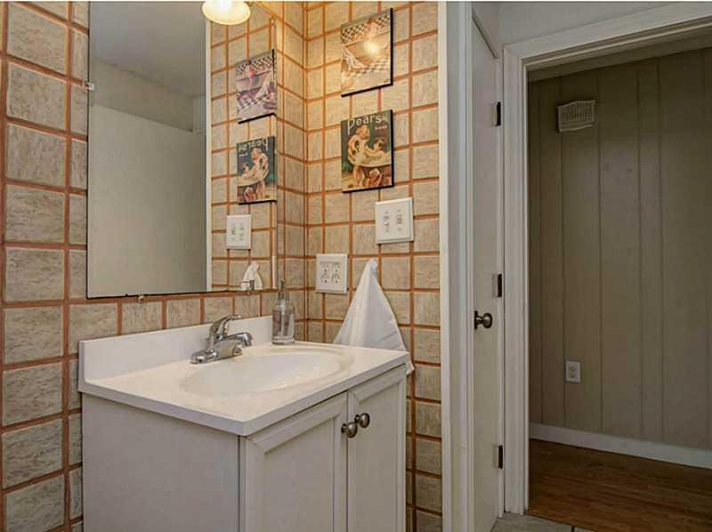 10 Small Hardy Road