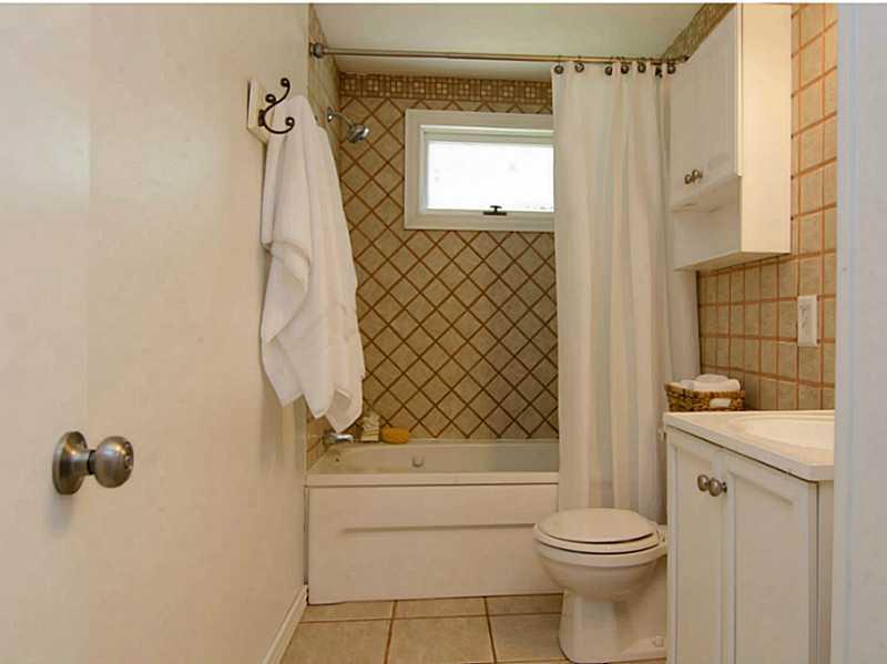10 Small Hardy Road