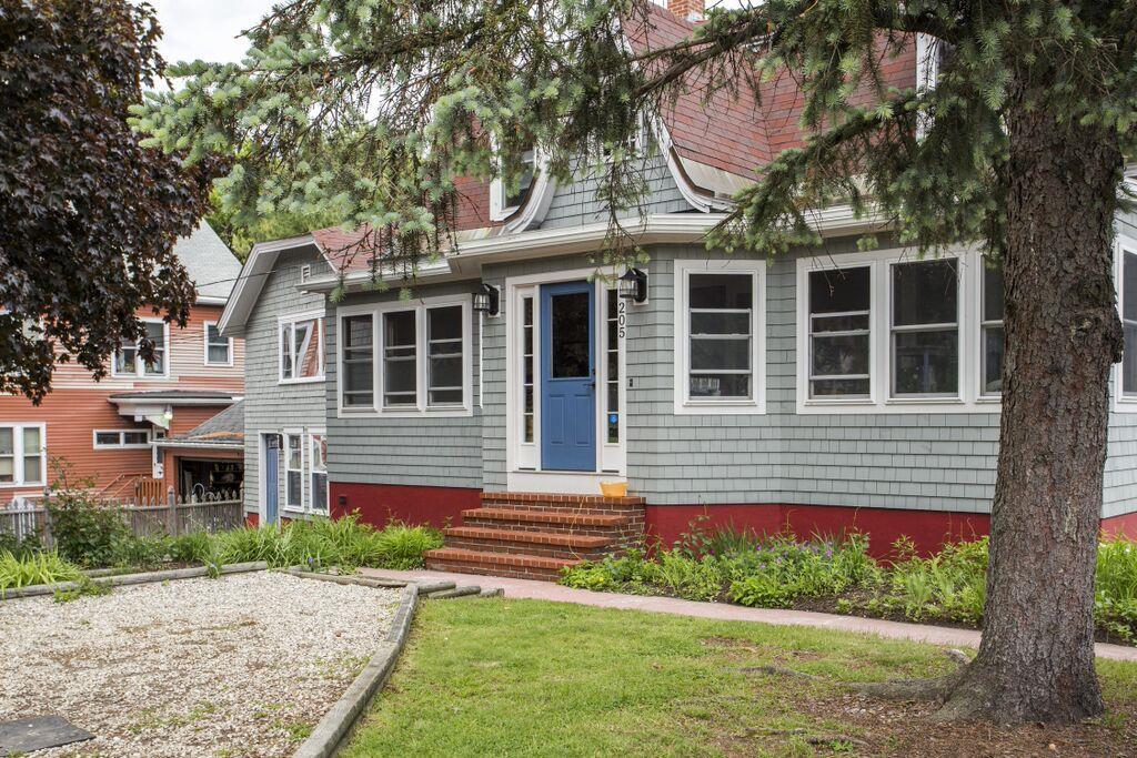 205 Woodford Street