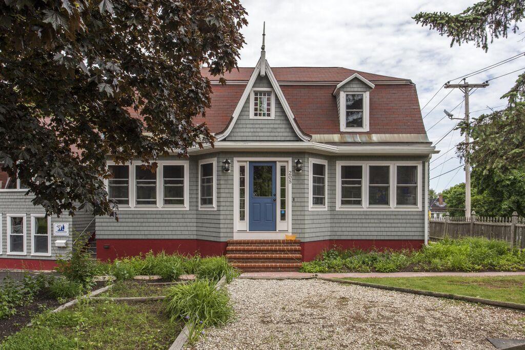 205 Woodford Street