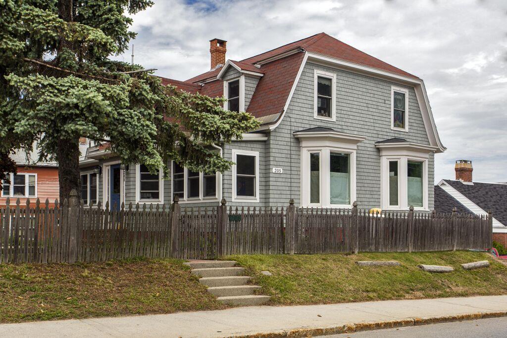 205 Woodford Street