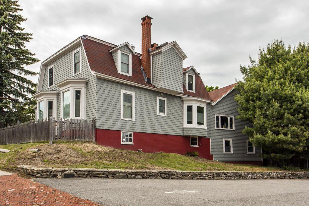 205 Woodford Street