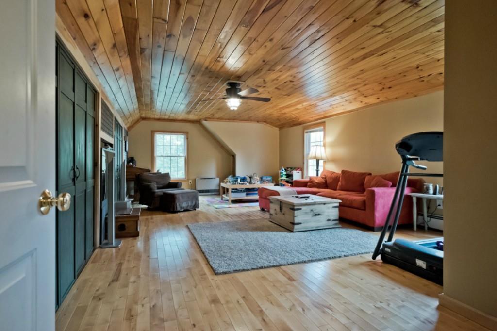15 Goldenwood Drive