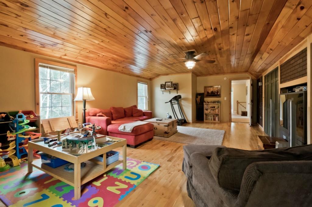 15 Goldenwood Drive