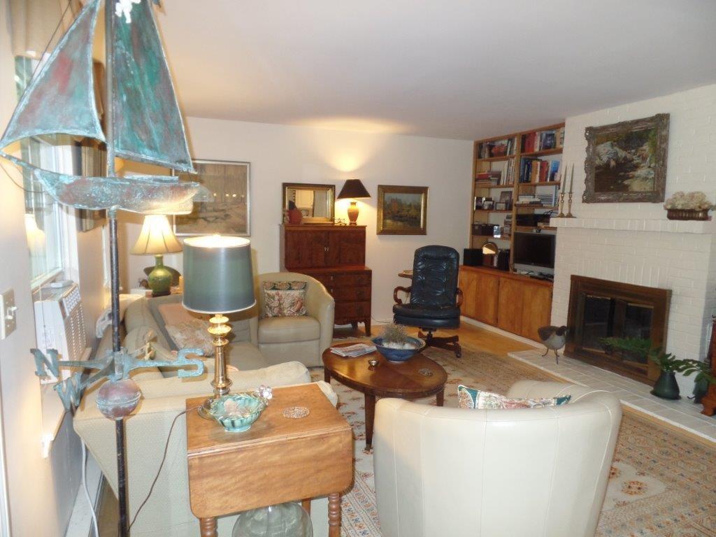 8 Penny Royal Court, 8