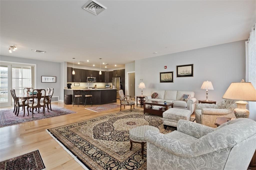 15 Middle Street, 308